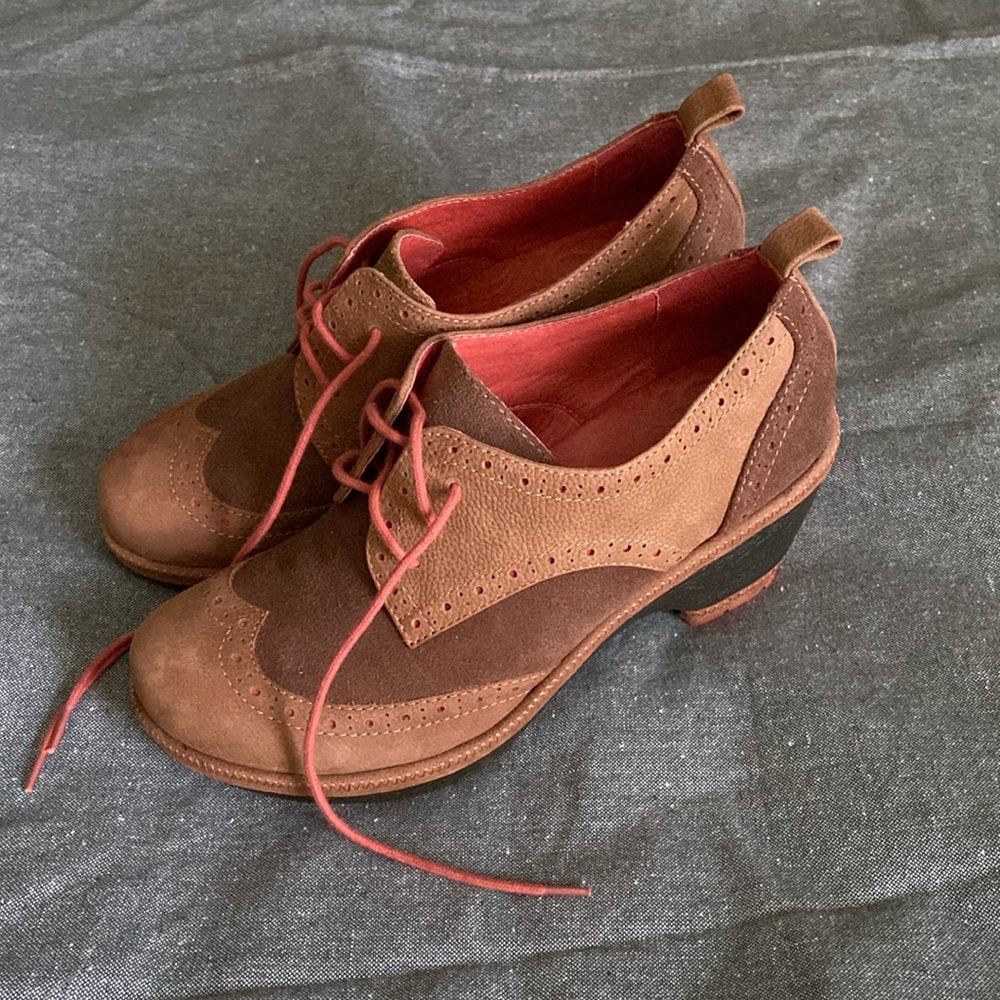 Jambu Dutch Design wing tip clog heels size 7.5